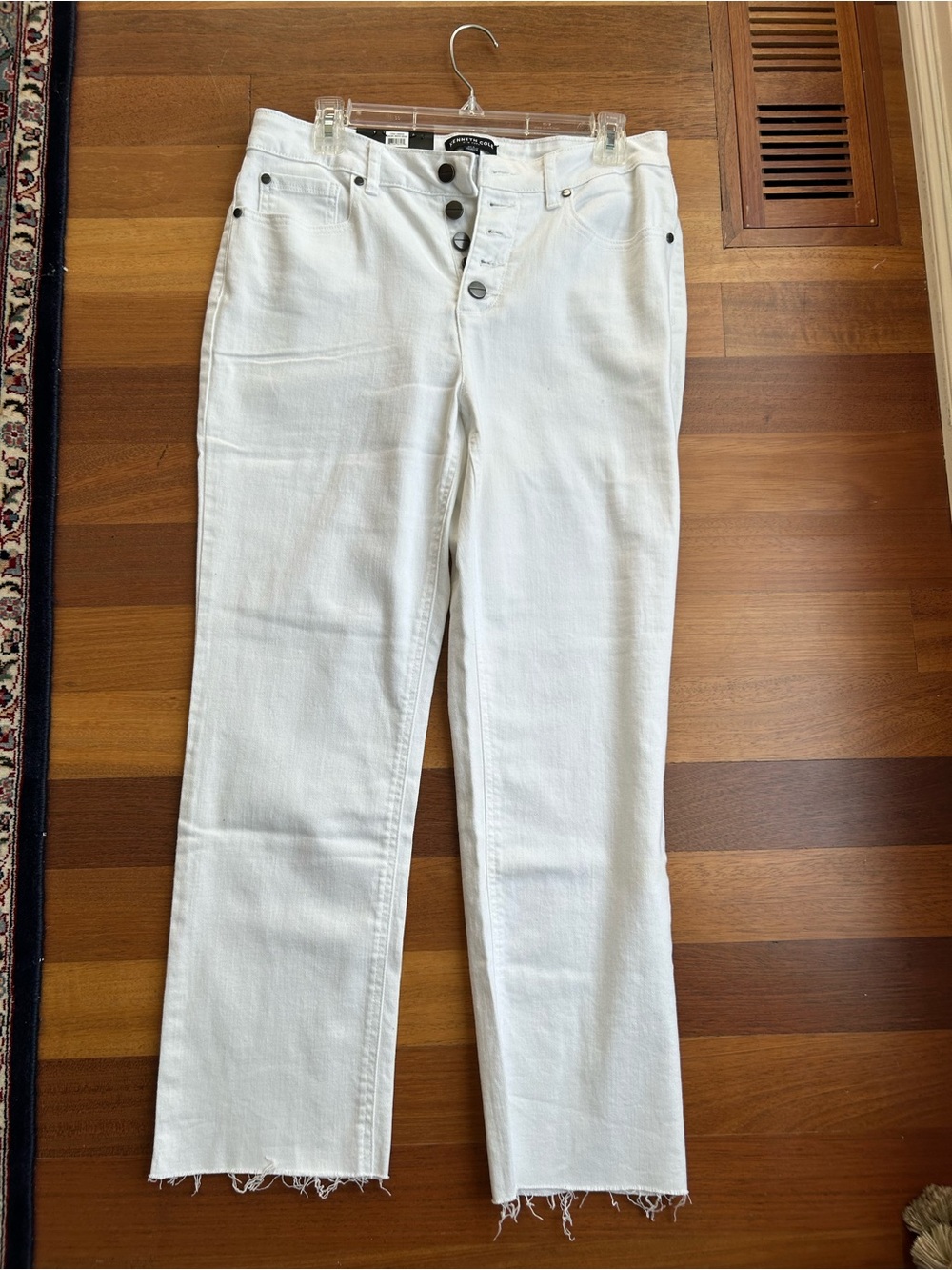 NWT KCR cropped white jean
